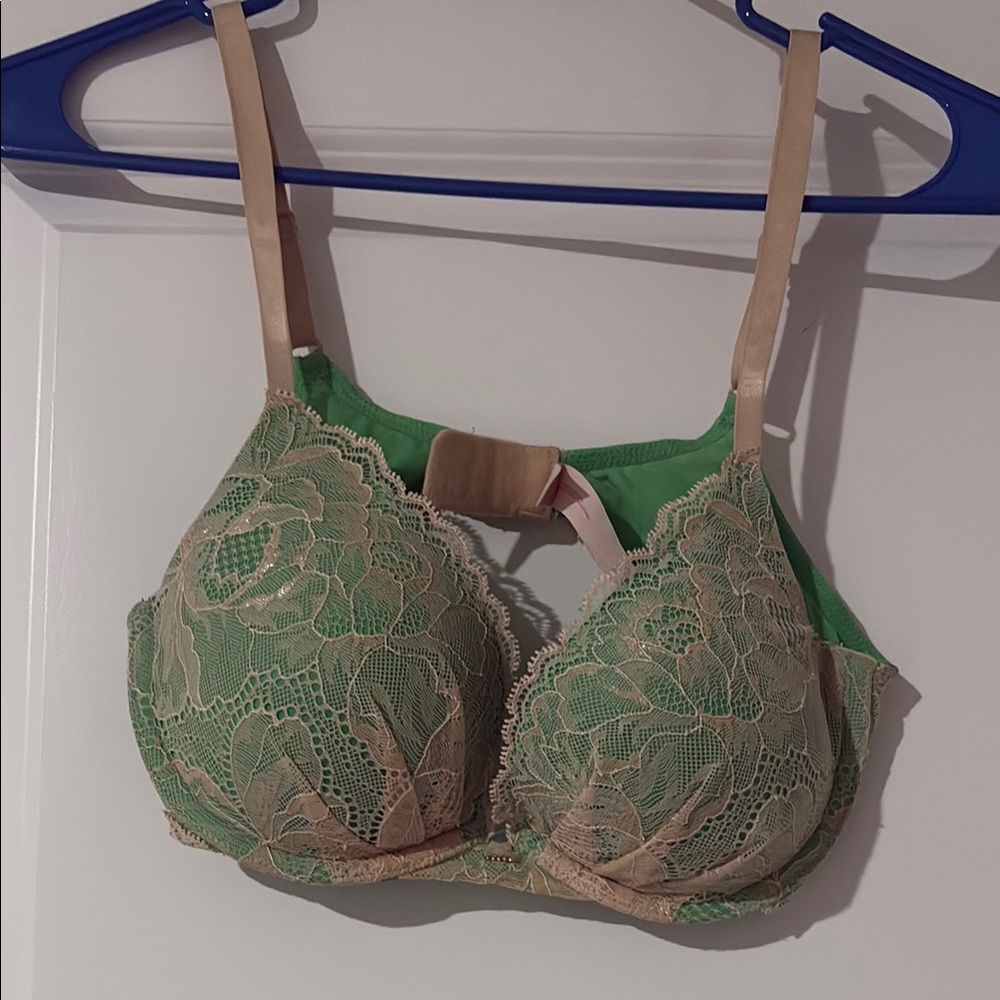 Victoria's Secret Green and Cream Lace Underwire Bra